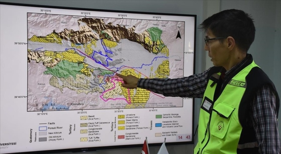 Dr. Öğretim Üyesi Tün: Fayın hemen 50 metre ötesinde 13 katlı yapı var. Duvarında çatlak bile yok