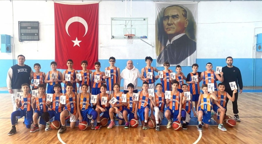 Bursalı gençlere, Yeşimspor Kulübü'nden "Geleceğin basketbol yıldızlarına altın öğütler" kitabı