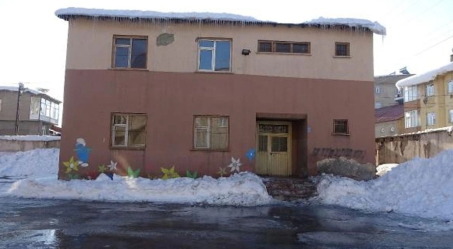 Hakkari'de 3 okul 'deprem riski' nedeniyle tahliye edildi