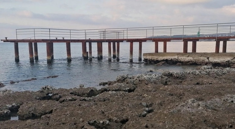 Mersin'de deniz suyu 100 metre çekildi