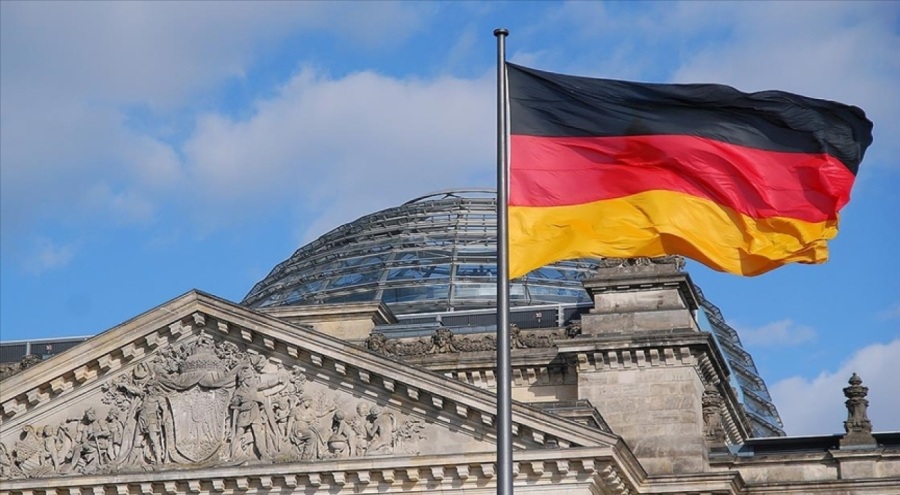 Alman hükümeti, İran'ın Berlin Büyükelçiliğindeki 2 çalışanını istenmeyen kişi ilan ettiğini duyurdu