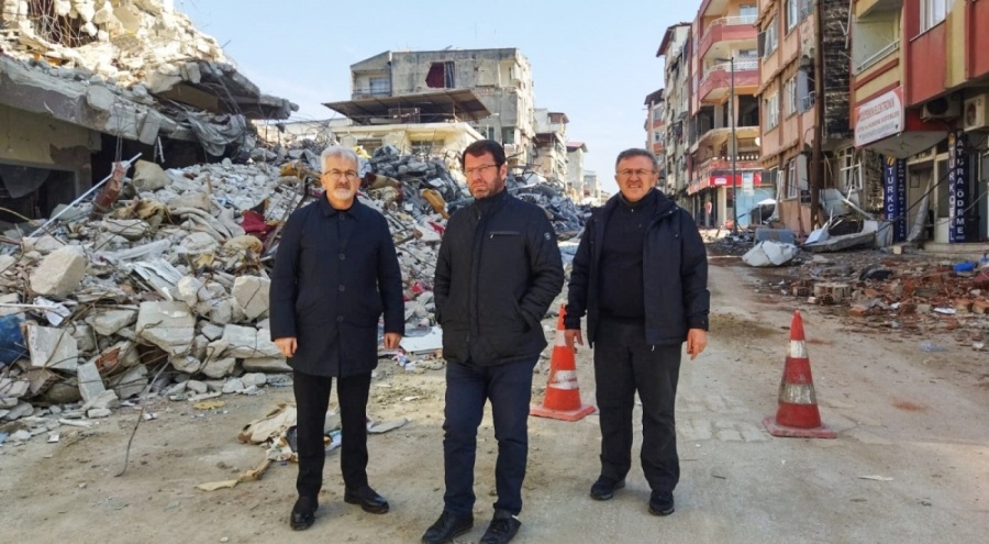 Bursa Nilüfer Belediye Başkanı Erdem deprem bölgesini ziyaret etti