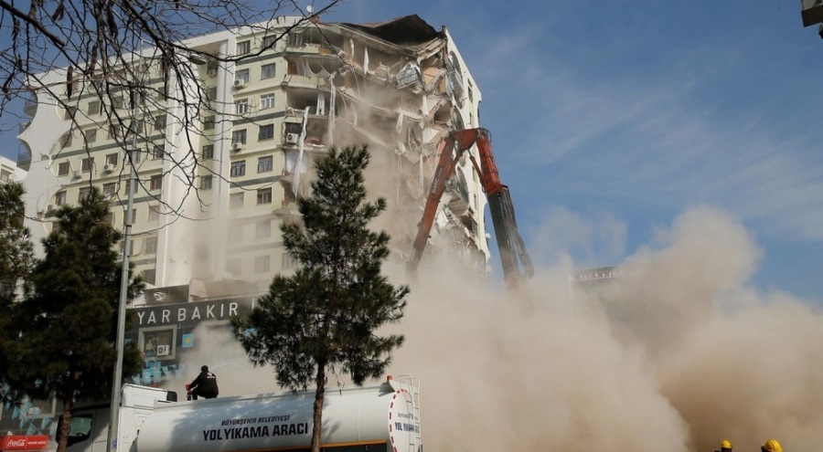 Galeria sitesindeki yıkım durduruldu