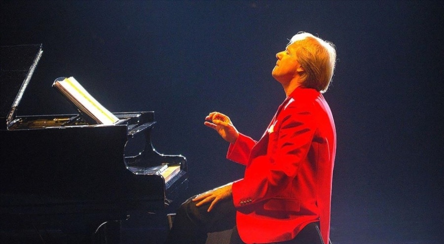 Piyanist ve müzisyen Richard Clayderman, Türk halkına geçmiş olsun dileklerini iletti