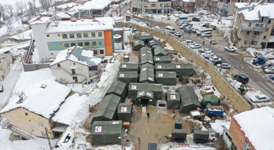 Deprem bölgelerine 19 ülkeden 22 sahra hastanesi