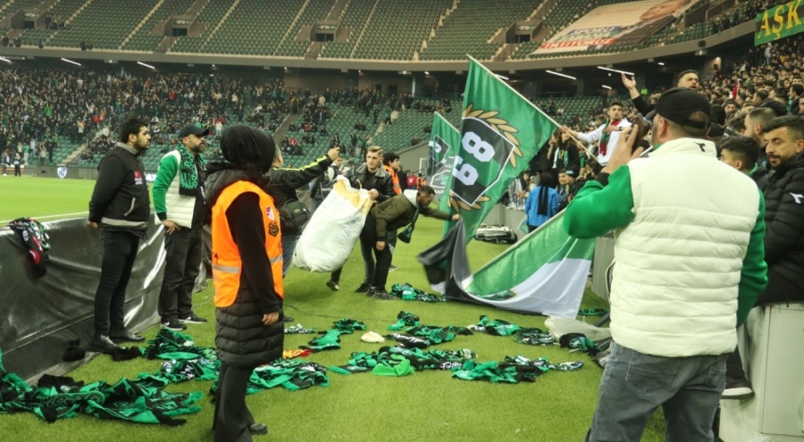Kocaelispor, Sakaryaspor maçında depremzedeler unutulmadı
