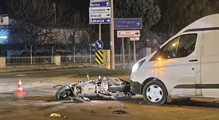 Bursa'da kamyonetle motosiklet çarpıştı: 2 yaralı
