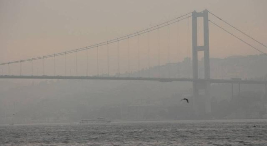 İstanbul Boğazı'nda gemi trafiğine sis engeli