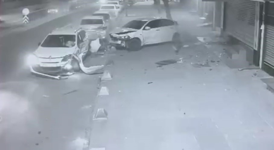 İstanbul'da alkollü sürücü çarptığı aracı kaldırıma çıkartıp onun yerine park etti