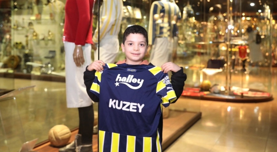 Fenerbahçe, afetzede Kuzey Koşar ve ailesini Ülker Stadı'nda konuk etti