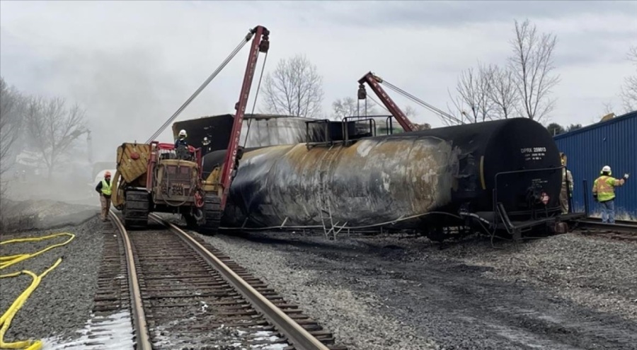 ABD Ulaştırma Bakanı, haftalar sonra zehirli kimyasal taşıyan trenin kaza yaptığı bölgeye gitti