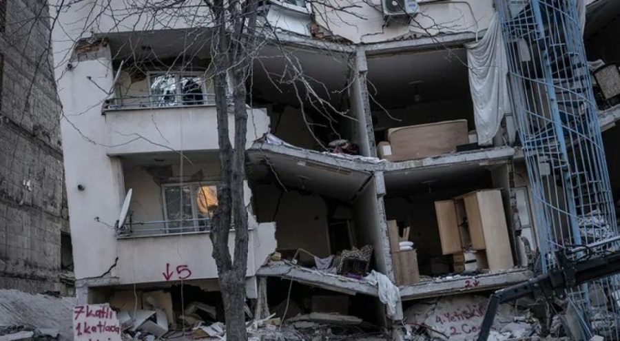 Uzmanlar uyardı: Yıkımların vatandaşlarca izlenmesine izin verilmemeli