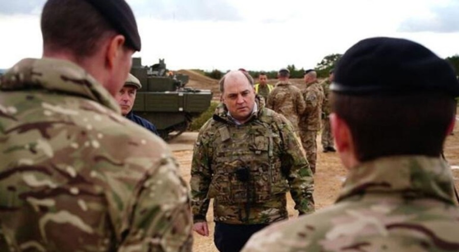 İngiliz Savunma Bakanı'ndan savaş açıklaması