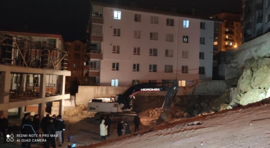 Ankara'da istinat duvarında göçük