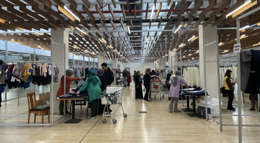 Bursa'daki kardeşlik mağazası yaraları sarıyor
