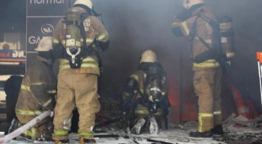 Kozmetik mağazasında yangın! 2 ölü