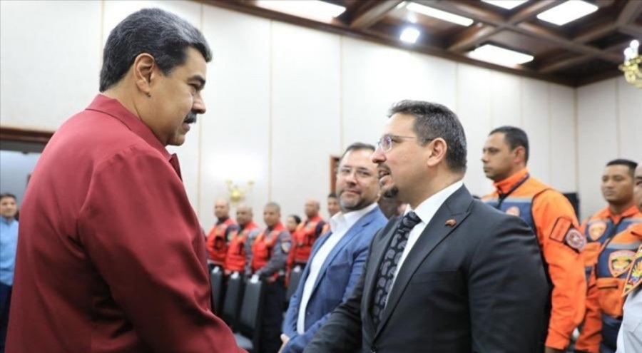 Venezuela Devlet Başkanı'ndan Türkiye'de arama kurtarma çalışmalarına katılan ekibe madalya