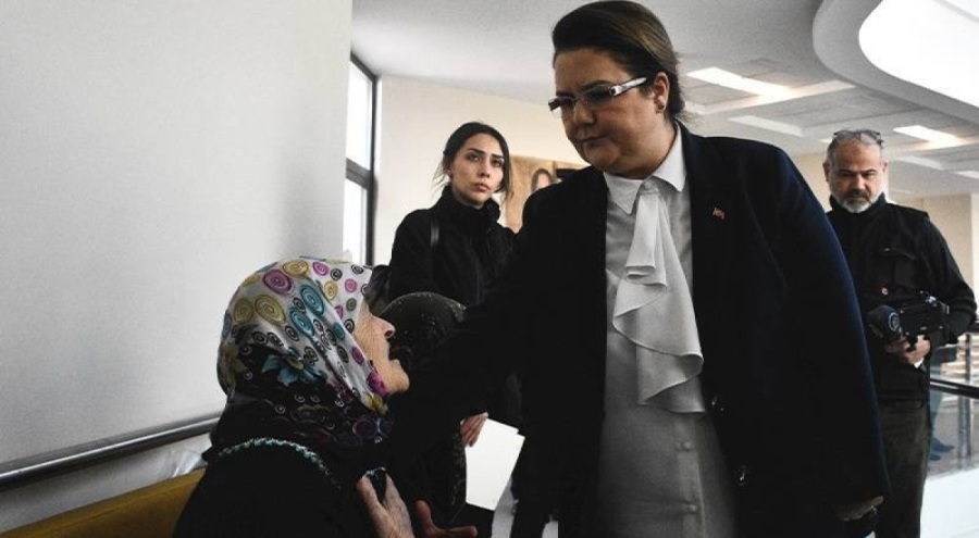 Bakanlık, deprem bölgesinde bakıma ihtiyacı olan vatandaşların farklı illerdeki kuruluşlara yerleştirildiğini açıkladı