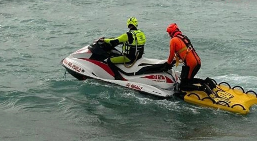 İtalya açıklarında göçmen teknesi battı: 28 ölü