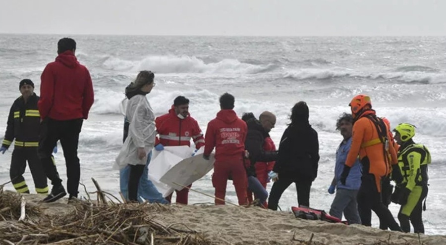 Türkiye'den yola çıkan sığınmacı teknesi battı: 59 kişi yaşamını yitirdi