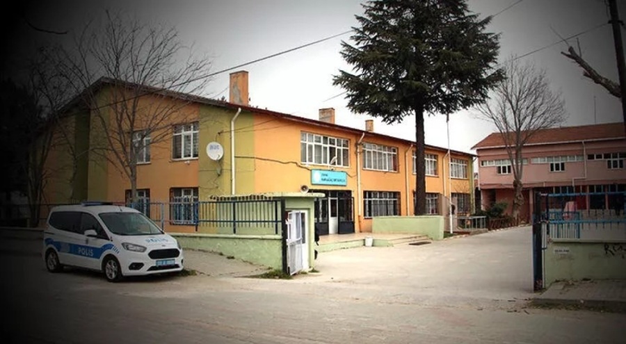 Edirne'de 7. sınıfta okuyan kız öğrenci 5 arkadaşını bıçakla yaraladı!