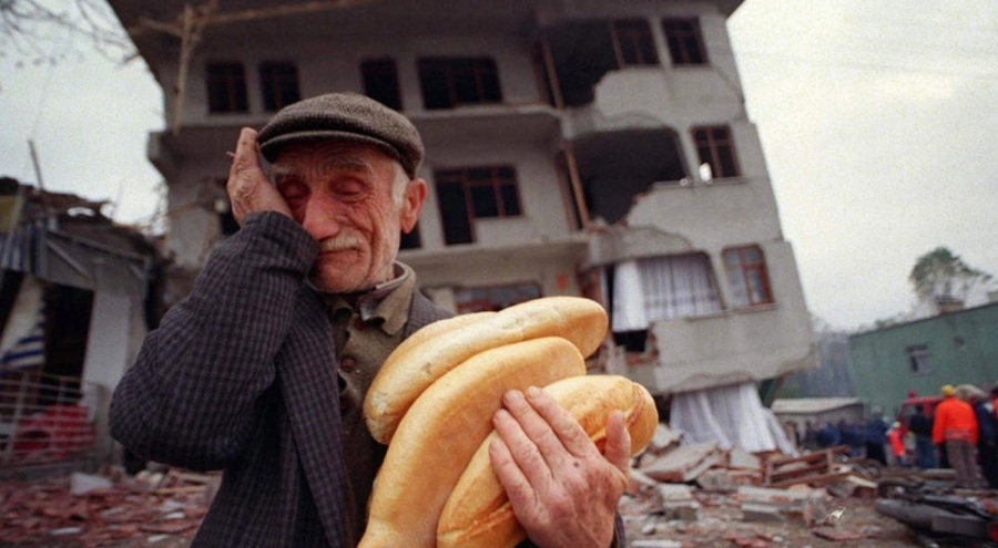 Akıllara kazınan o karenin foto muhabiri Hatay'da kaybolan akrabalarını arıyor