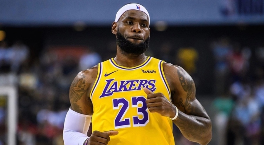 LeBron James'ten kötü haber: Sahalardan uzak kalacak