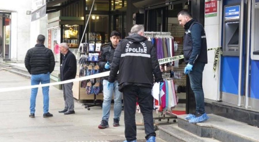 Çekmeköy'de oyuncak silahla tehdit ederek banka şubesinden 130 bin lirayı alıp kaçtı!