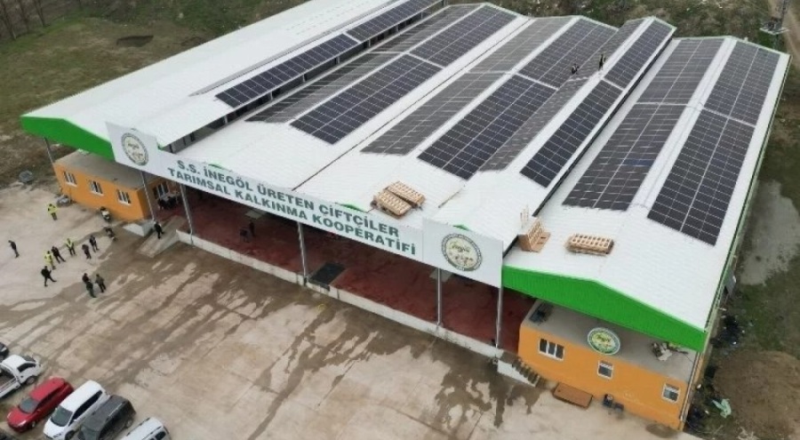 Bursa'daki soğuk hava deposunun güneş panelleri yılda 1,5 milyon liralık elektrik üretimi yapacak