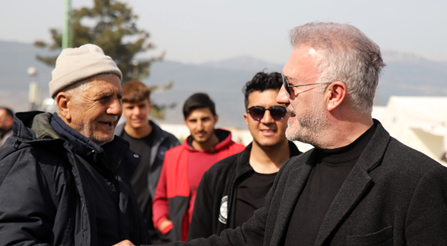 Ünlü isimlerden depremzedelere ziyaret