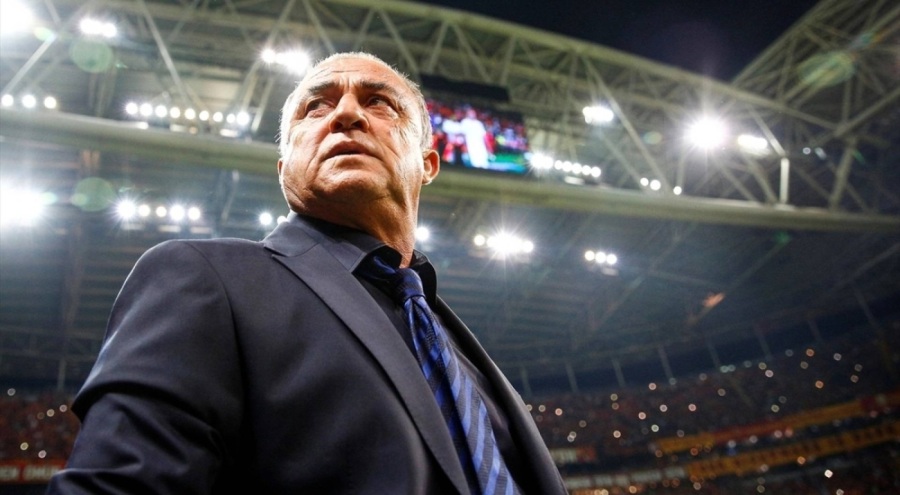Fatih Terim'in imzalı formasını, Fenerbahçe kongre üyesi 100 bin lira karşılığında aldı