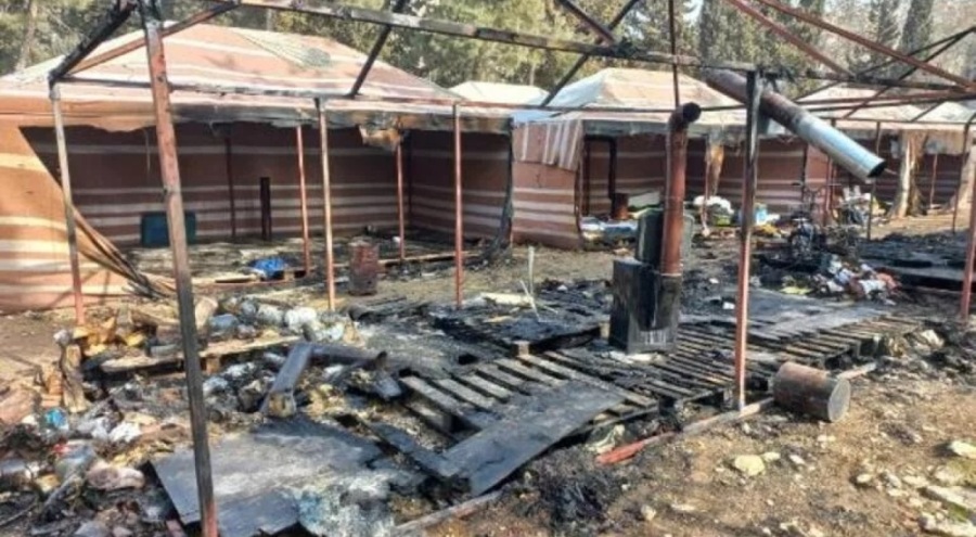 Kahramanmaraş'ta 7 deprem çadırı yandı