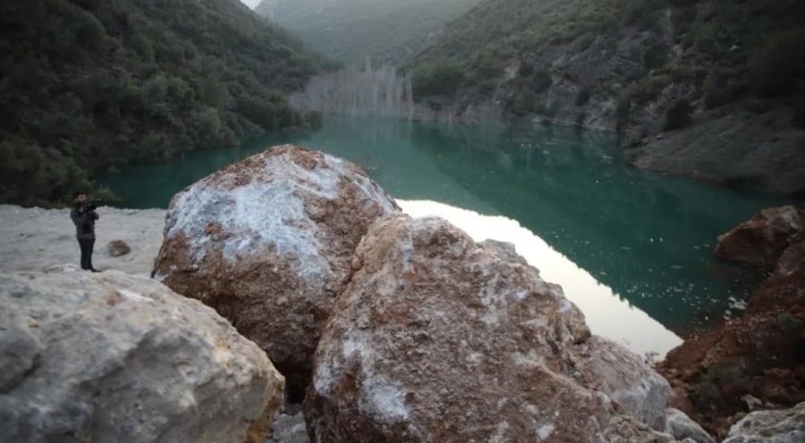Depremde iki dağ birleşti