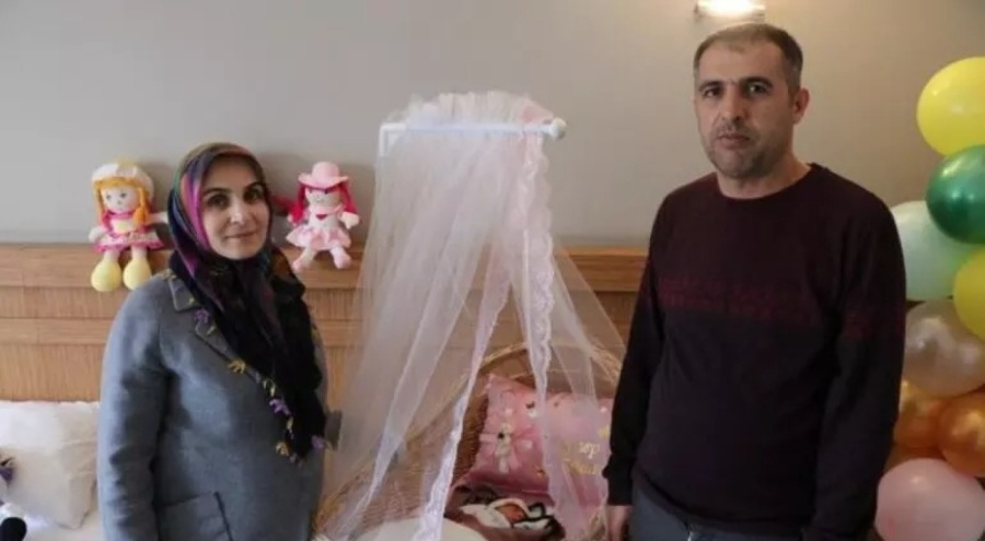 Depremden 22 gün sonra bebeğini kucağına aldı