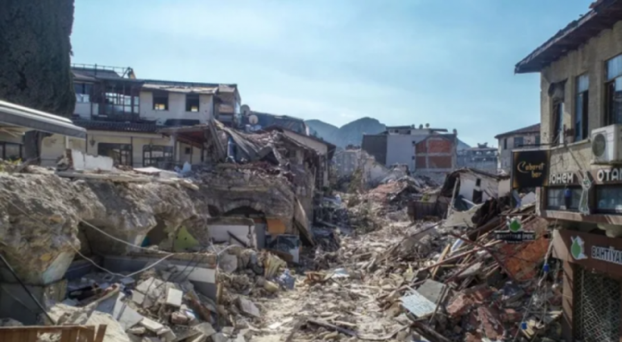 Depremde enkazdan çıkan 1830 çocuğun kimliği belirlendi