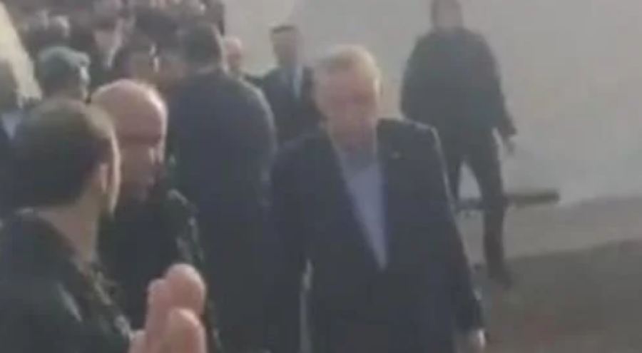 Cumhurbaşkanı bu kez de Afşin'de para dağıttı