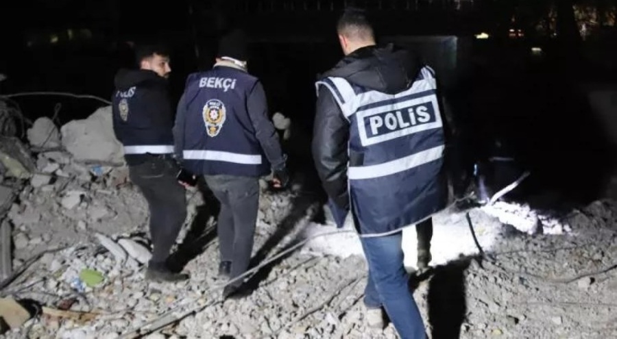 Enkazdan 'çığlık sesi geldi' ihbarı polisleri harekete geçirdi