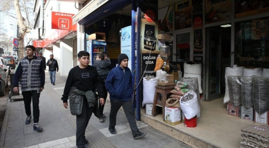 Adıyaman'da esnaf deprem sonrası işyerlerini açmaya başladı