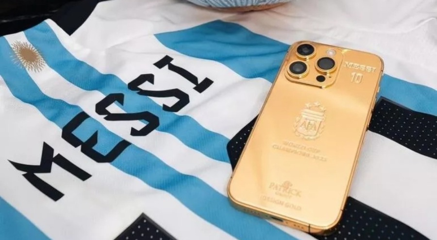 Messi'den takımına altın kaplama telefon hediyesi