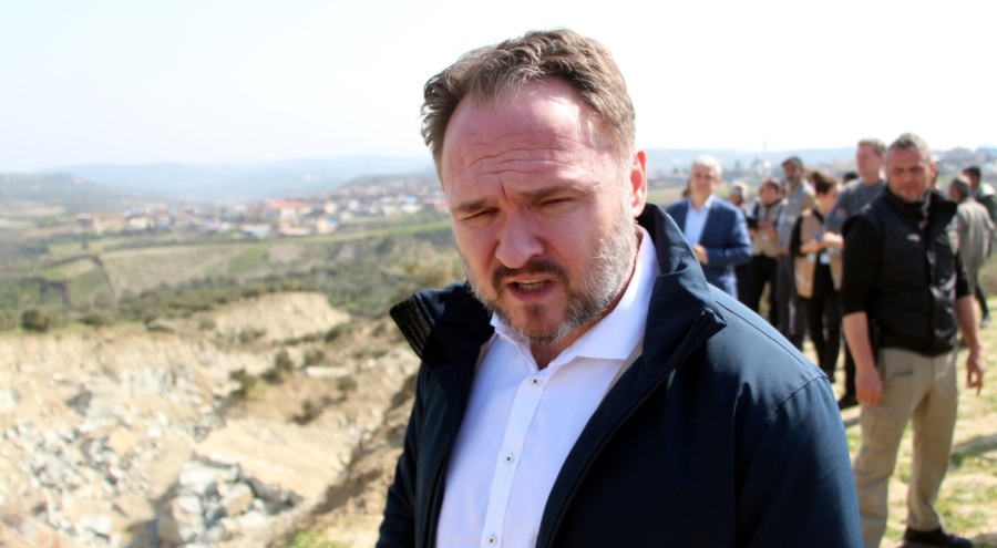 Danimarkalı bakandan Hatay'da fay hattının geçtiği bölgede inceleme