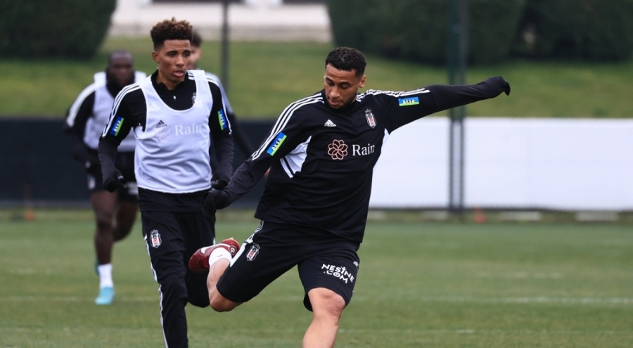 Beşiktaşlı futbolcular taktik ve kondisyon çalıştı