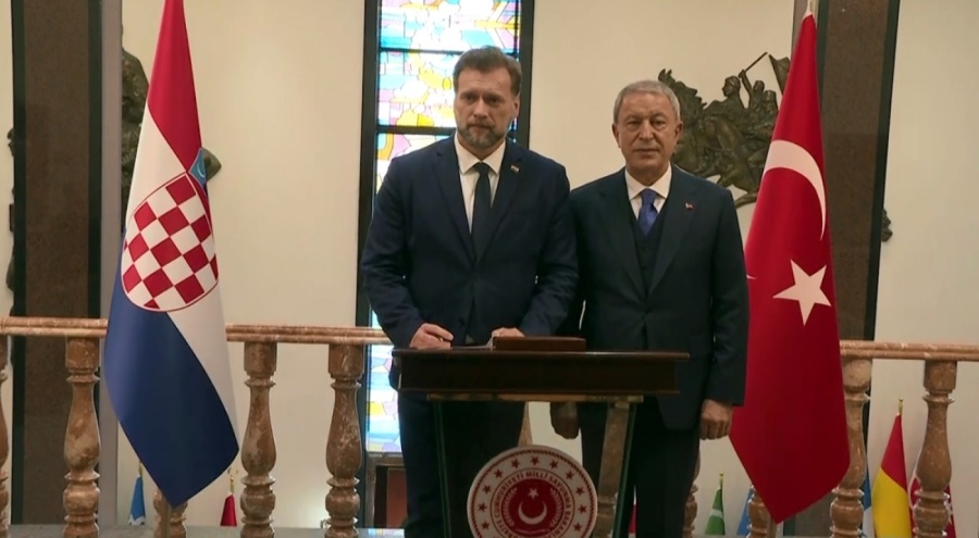 Bakan Akar, Hırvat mevkidaşı Banozic ile görüştü