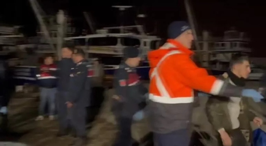 Çanakkale açıklarında 122 düzensiz göçmen yakalandı