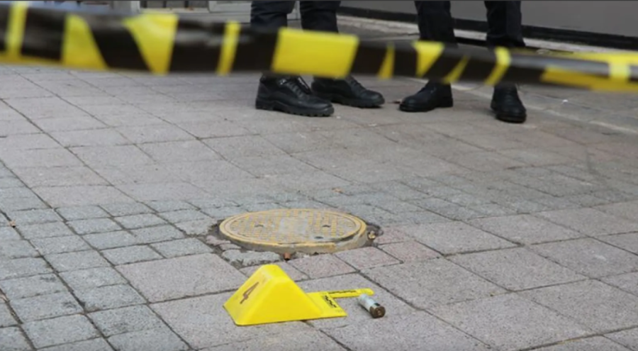 Boşanma aşamasındaki eşini silahla vurdu