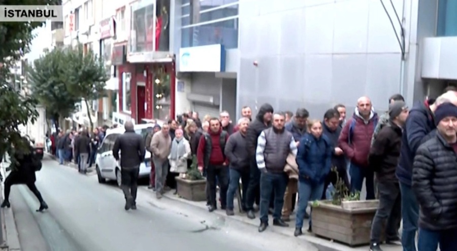 SGK binaları önünde uzun EYT kuyruğu başladı!