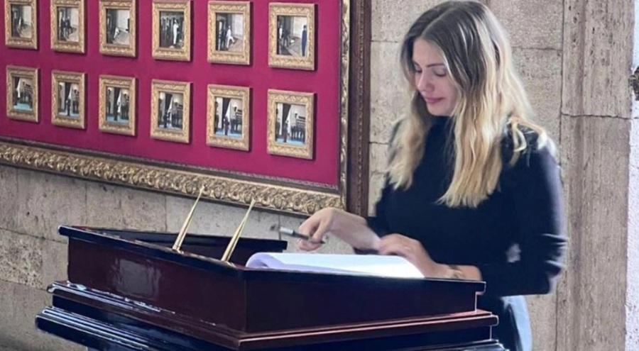 Eda Ece Anıtkabir'i ziyaret etti: Duygusal olarak o kadar yara aldım ki