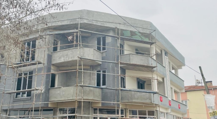 Bursa Mustafakemalpaşa'da inşaatta iskeleden düşen işçi, doğum gününde hayatını kaybetti