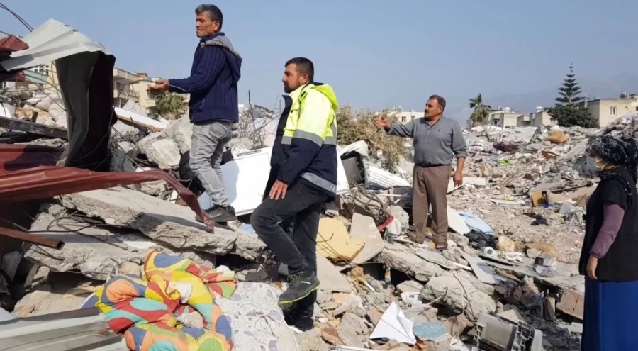 Enkazdan sağ çıkarılan Merve'den haber yok