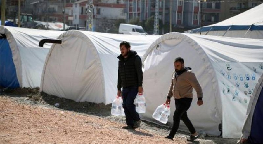 Hatay'da çadır bölgelerine tankerlerle su sağlanıyor