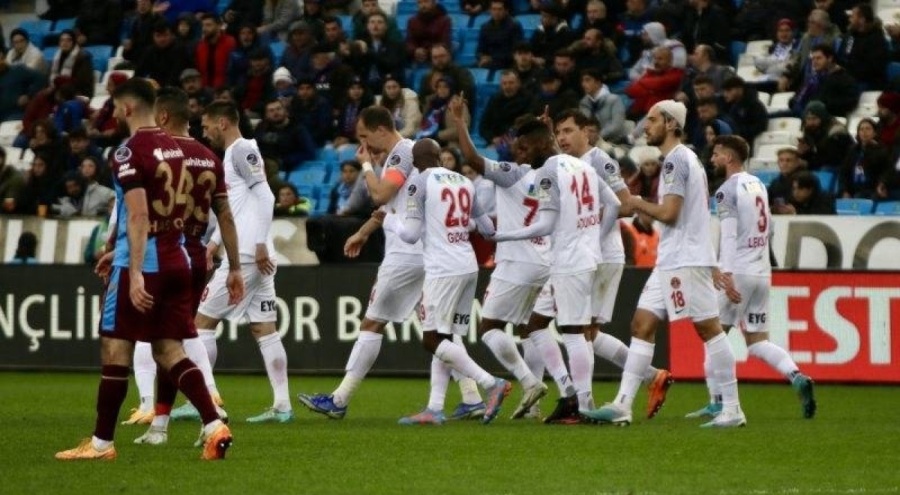 Trabzonspor Ümraniyespor'a 2-1 yenildi
